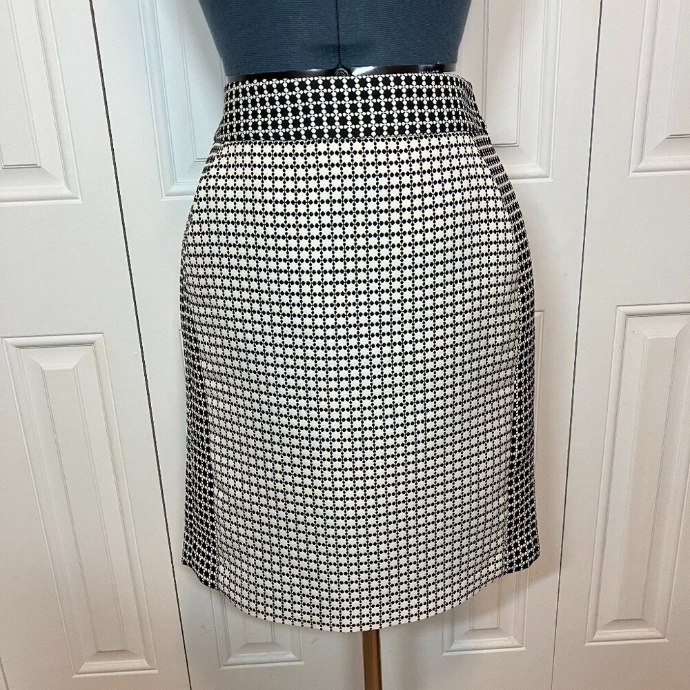 Banana Republic Black and White Graphic Skirt Size 4